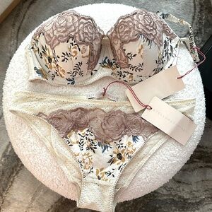 Brand new lingerie set. Small/34B